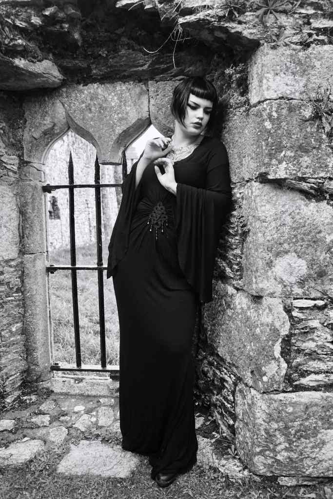 Lividbruisesimagery, cork, photography, glamour, cemetery, black and white, cemetery, portrait