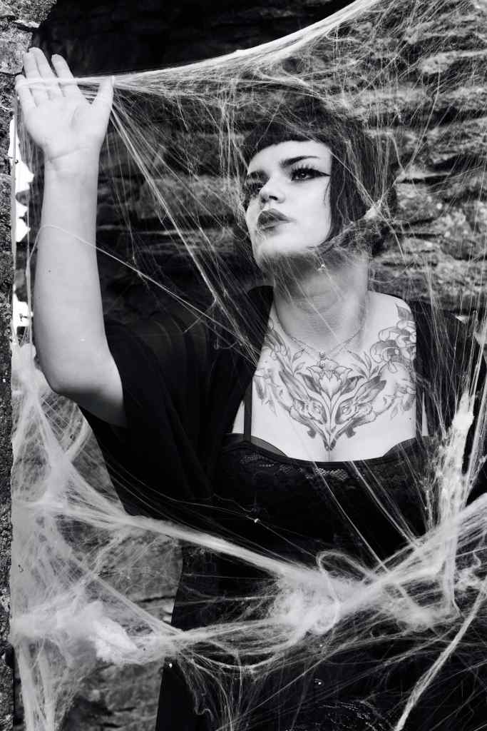 Lividbruisesimagery, cork, photography, glamour, cemetery, black and white, cemetery, portrait